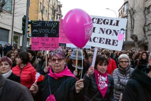 Nuoro. Manifestazione di rabbia contro l'uccisione di Romina Meloni (foto S.Novellu)