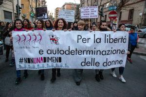 Nuoro. Manifestazione di rabbia contro l'uccisione di Romina Meloni (foto S.Novellu)