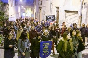 Nuoro. Manifestazione di rabbia contro l'uccisione di Romina Meloni (foto S.Novellu)