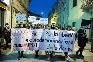 Nuoro. Manifestazione di rabbia contro l'uccisione di Romina Meloni (foto S.Novellu)