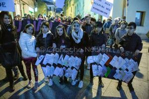 Nuoro. Manifestazione di rabbia contro l'uccisione di Romina Meloni (foto S.Novellu)