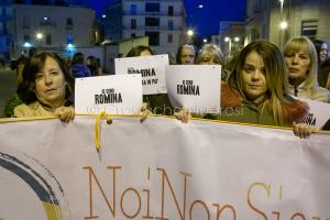 Nuoro. Manifestazione di rabbia contro l'uccisione di Romina Meloni (foto S.Novellu)