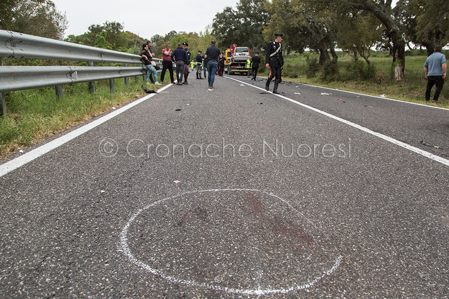 Il punto dell'impatto sull'asfalto dopo lo scontro (foto S.Novellu)     