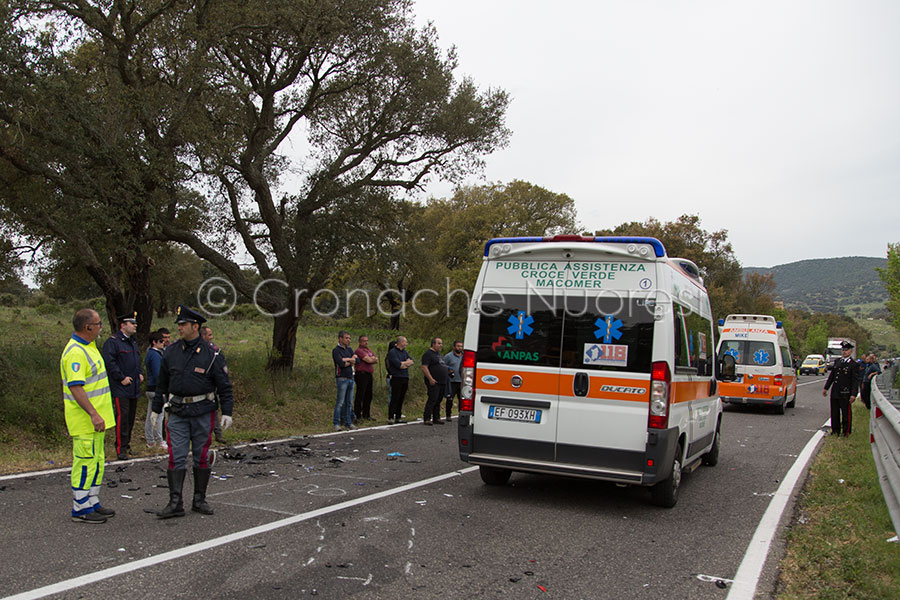 I mezzi di soccorso sul luogo dell'incidente (foto S.Novellu)     