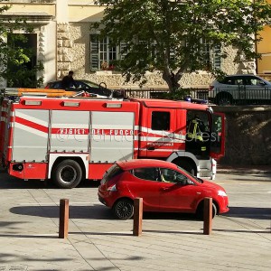 Nuoro, appartamento in fiamme in via Lamarmora (foto S.Novellu)        