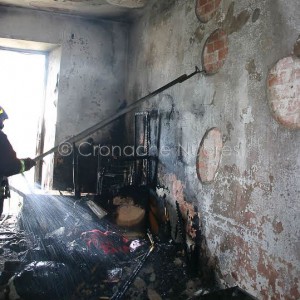 Nuoro, appartamento in fiamme in via Lamarmora (foto S.Novellu)        