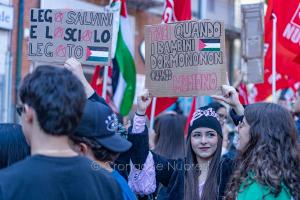 Nuoro,-manifestazione-per-la-Palestina-01 39
