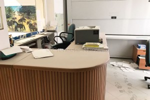 Raid vandalico al Comune di Oliena