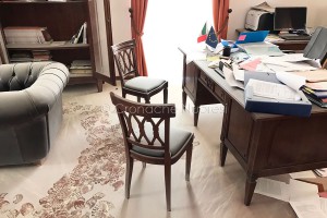 Raid vandalico al Comune di Oliena