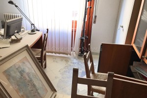 Raid vandalico al Comune di Oliena