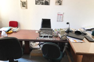 Raid vandalico al Comune di Oliena