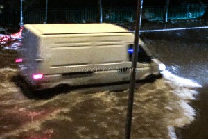 Onda d'acqua in viale Costituzione