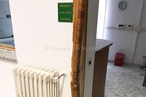 Raid vandalico al Comune di Oliena